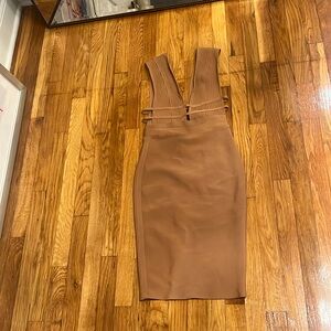 Bodycon shaping nude dress